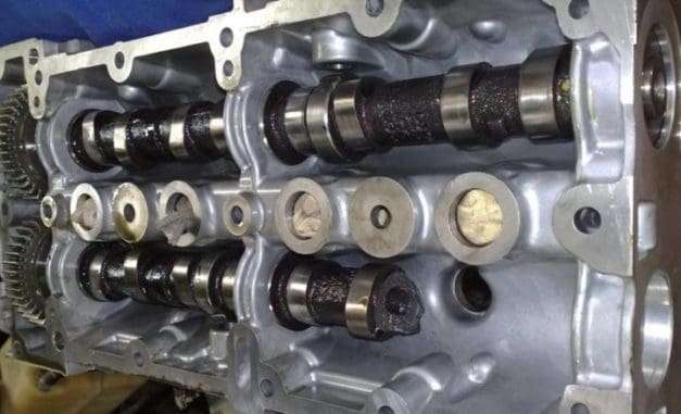 Cylinder Head With Broken Camshaft