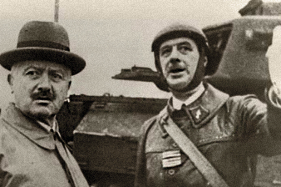 ​Будущий 18-й президент Франции полковник Шарль де Голль показывает свои танки 15-му президенту Франции Альберту Лебрену, посетившему 5-ю армию 23 октября 1939 года Источник — politique-actu.com - Французский танк Char B-1. Часть III 